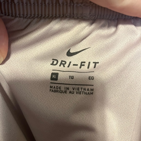 Nike dri-fit shorts size XL pink - Picture 3 of 4